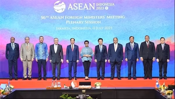 Khẳng định cam kết và củng cố ASEAN