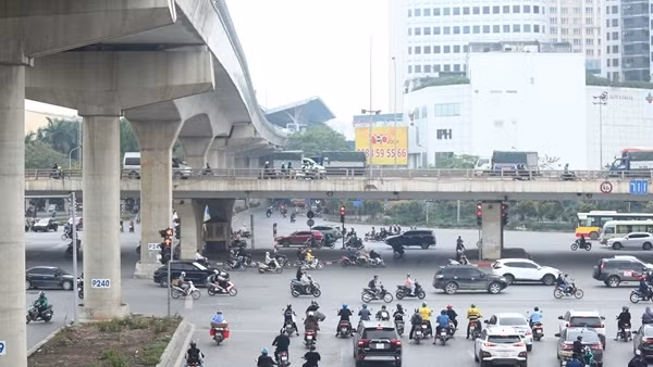 Tổ chức lại giao thông quanh nút giao Mai Dịch để hạn chế ùn tắc