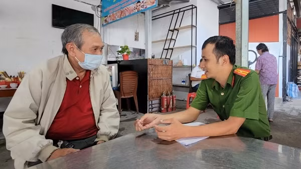 Công an Cần Thơ cao điểm "50 ngày, đêm" kích hoạt tài khoản định danh điện tử