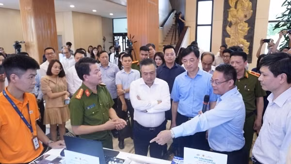 Đẩy nhanh cải cách hành chính, chuyển đổi số và Đề án 06 để phục vụ tốt nhân dân