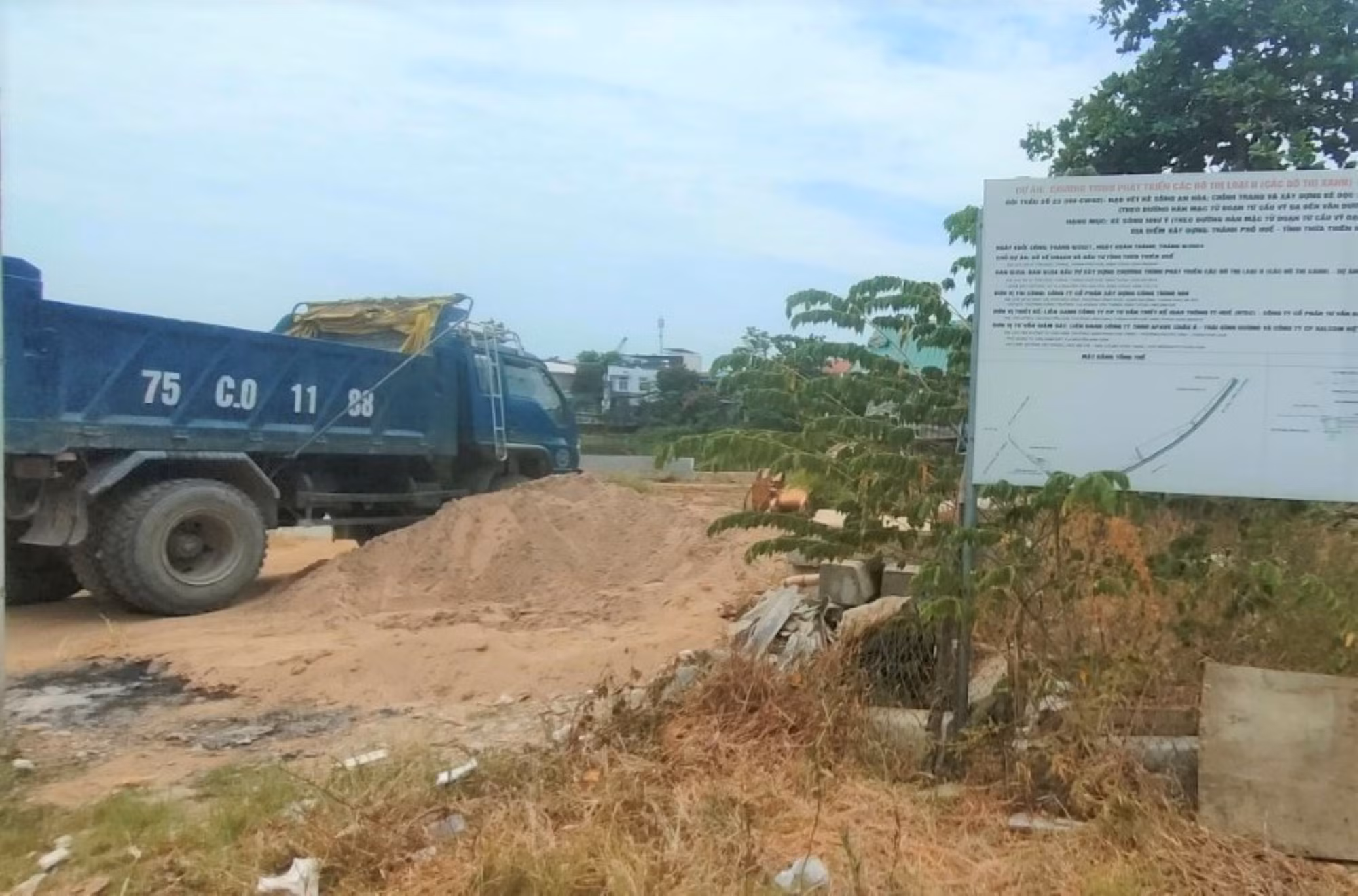 Doanh nghiệp thi công dự án ngang nhiên hút trộm cát trên sông Như Ý -0