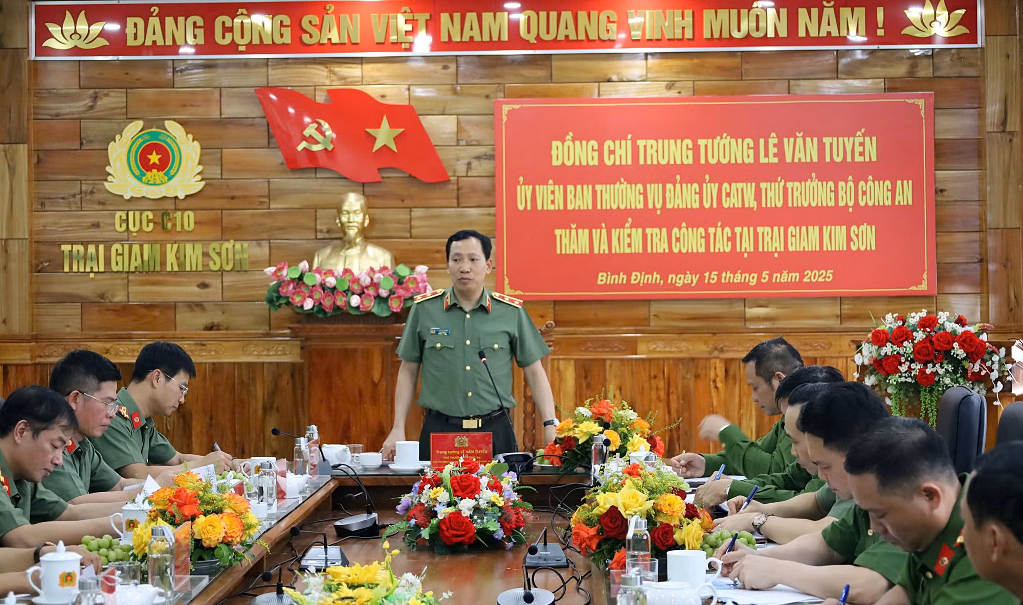 Thứ trưởng Lê Văn Tuyến thăm và kiểm tra tại Trại giam Kim Sơn -0