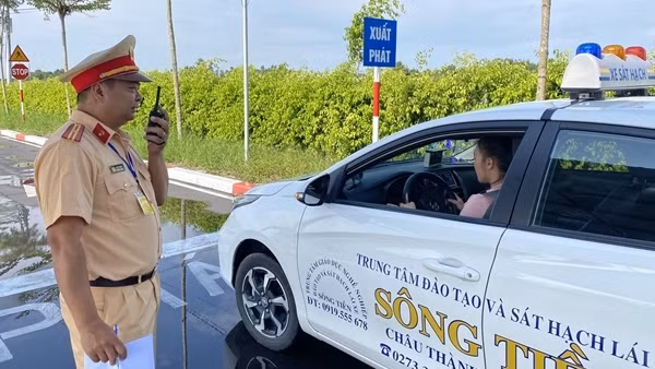 Công an tỉnh Tiền Giang và Cà Mau tổ chức kỳ sát hạch cấp phép lái xe ô tô