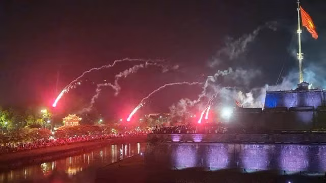 Liên quan sự cố bắn hỏa pháo súng thần công ở Huế: Nhà thầu dùng pháo hết hạn sử dụng -0