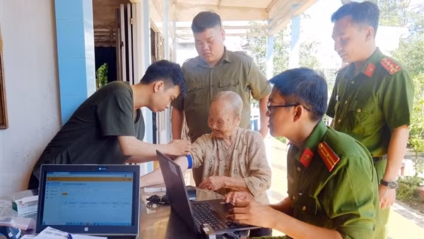 Thu nhận mẫu ADN cho thân nhân liệt sĩ tại Bến Tre