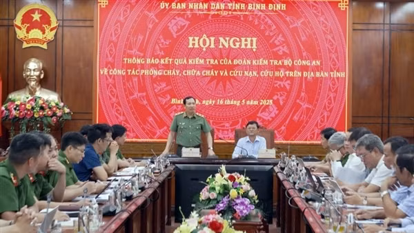 Thứ trưởng Lê Văn Tuyến làm việc về công tác phòng cháy chữa cháy tại Bình Định