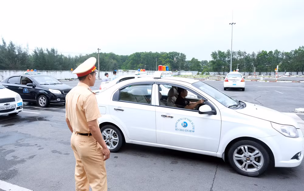 Công an tỉnh Hà Tĩnh tổ chức kỳ sát hạch lái xe đầu tiên -2