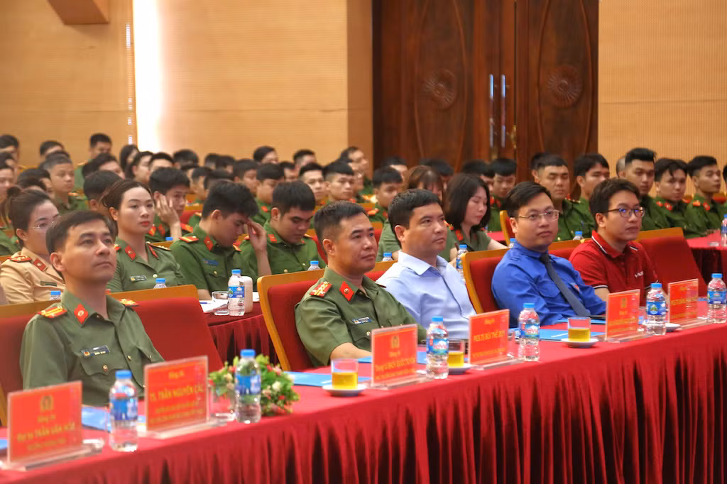 Mỗi đoàn viên, thanh niên thực sự trở thành “kỹ sư số” trên mặt trận bảo ANTT -2