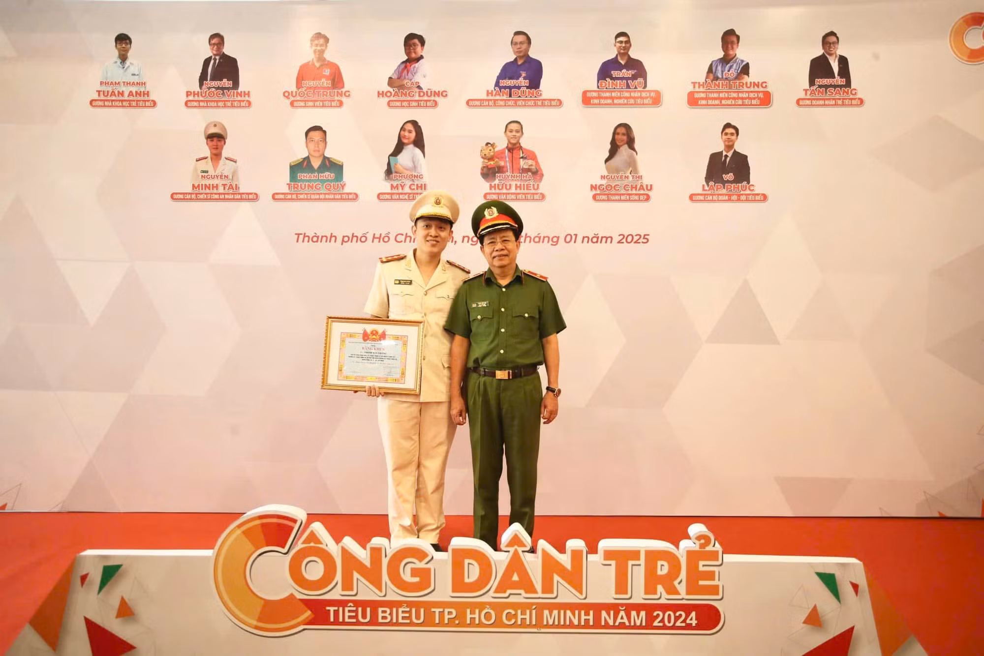 TP Hồ Chí Minh biểu dương 341 gương điển hình xuất sắc trong học tập và làm theo Bác Hồ -1