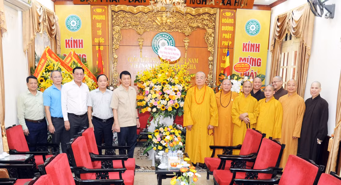 Lãnh đạo Bộ Công an chúc mừng Giáo hội Phật giáo Việt Nam nhân dịp Đại lễ Phật đản Phật lịch 2567 -0