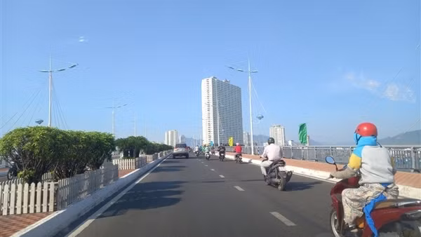 Ôtô tông chết nữ công nhân môi trường rồi bỏ trốn