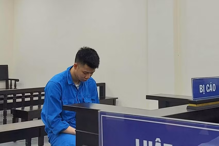 Lei xe trộm linh kiện điện tử của công ty gần 550 triệu đồng mang bán -0