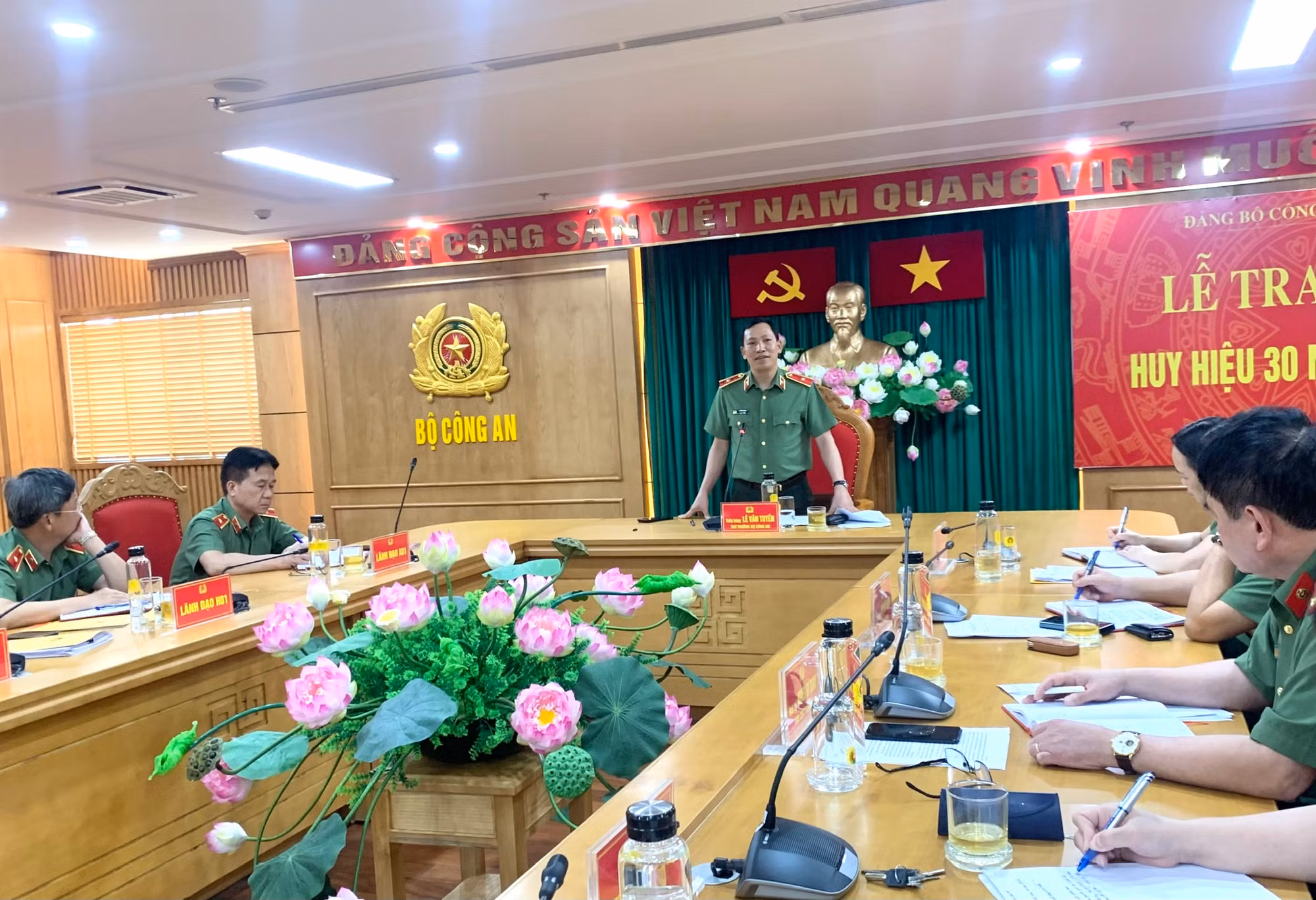 Thứ trưởng Lê Văn Tuyến làm việc với Cục Y tế nhằm rà soát, đánh giá toàn diện công tác y tế trong CAND -0