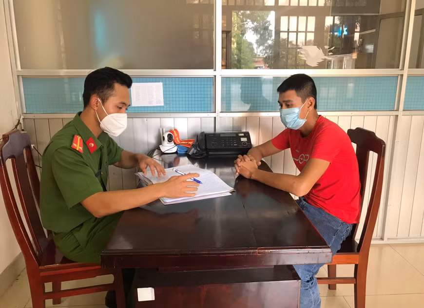 Giả danh Công an để lừa đảo chiếm đoạt tài sản -0