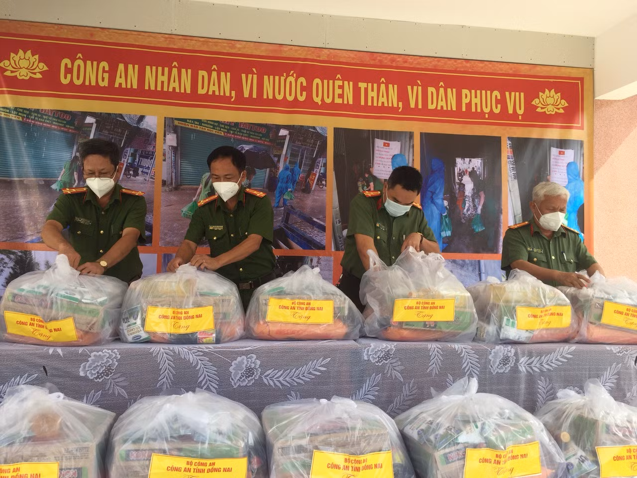 Công an huyện Nhơn Trạch khai trương gian hàng 0 đồng -0