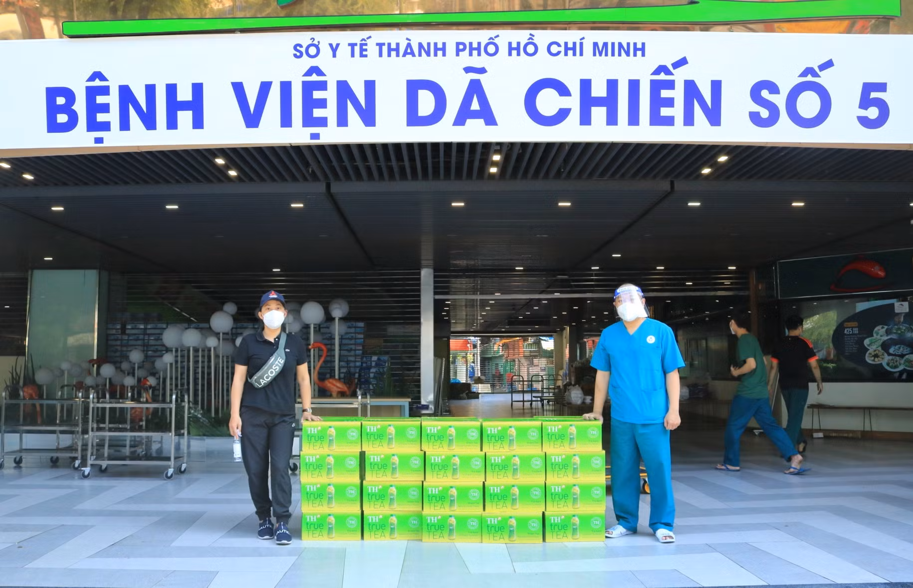 Những chuyến xe ‘chở yêu thương’ tiếp sức y bác sĩ tuyến đầu chống dịch COVID-19 -0
