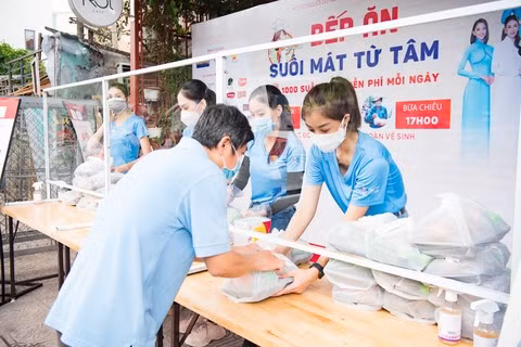 Thế gian rực rỡ những ân tình -0