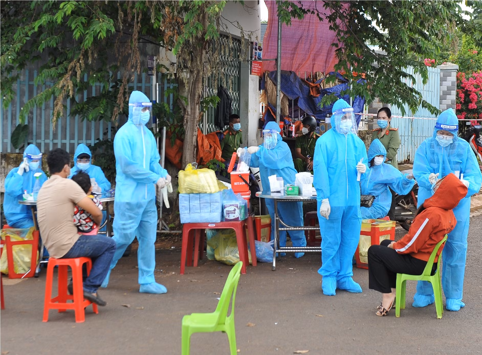 TP Buôn Ma Thuột xét nghiệm tầm soát cho gần 400 nghìn người -0