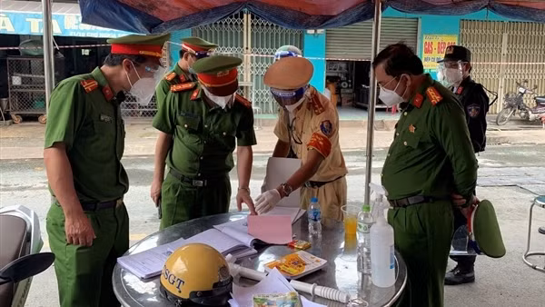 Cục Cảnh sát QLHC về TTXH phối hợp làm tốt công tác phòng, chống dịch ở phía Nam