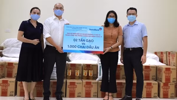 VietinBank triển khai “chi lương vượt khó, gắn bó dài lâu” ảnh 3