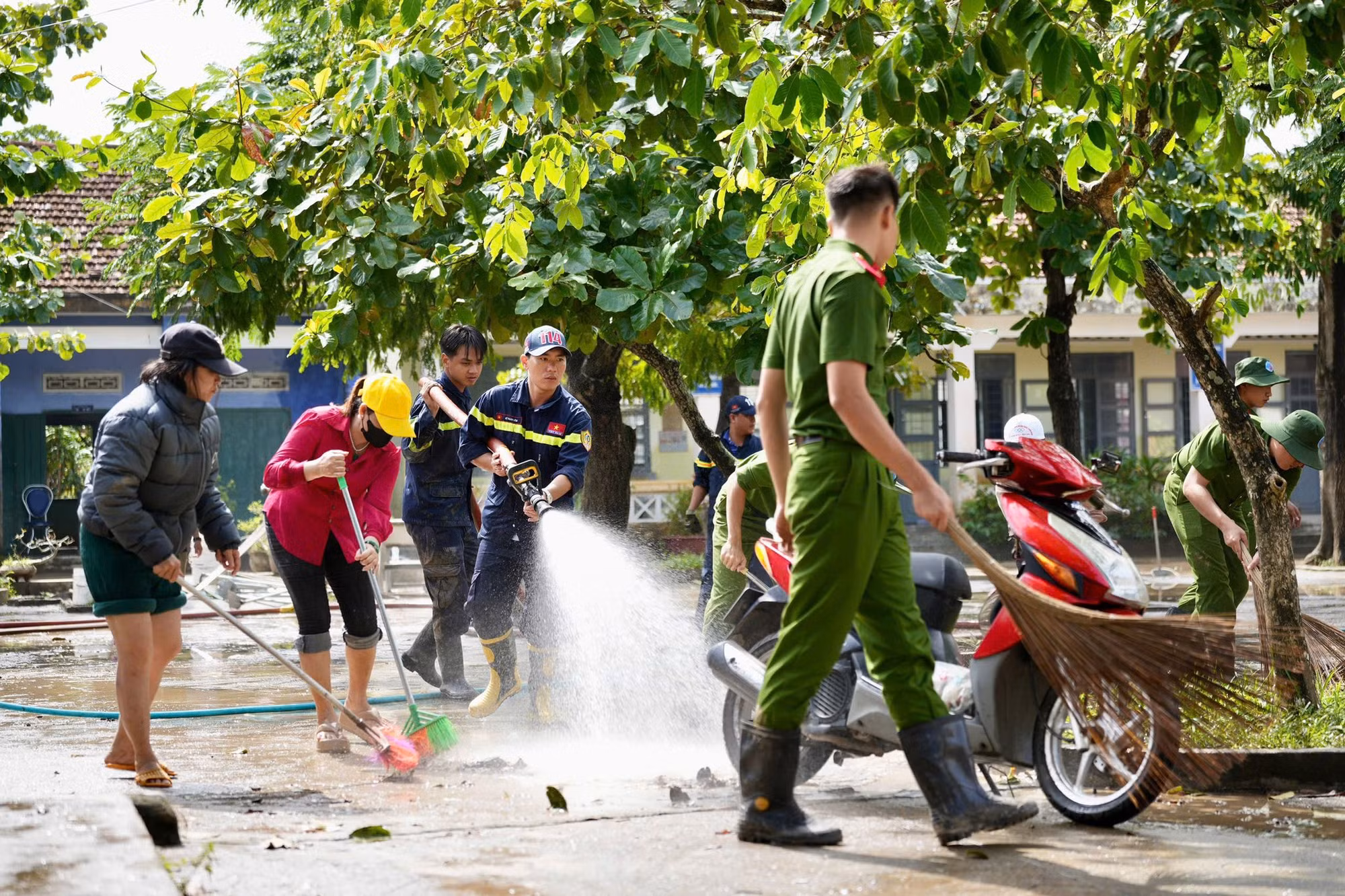 Đắk Lắk đồng loạt khởi công xây nhà cho người dân bị thiệt hại bão lũ -0