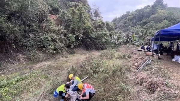 Điện thăm hỏi vụ tai nạn máy bay tại Trung Quốc làm 132 người tử nạn