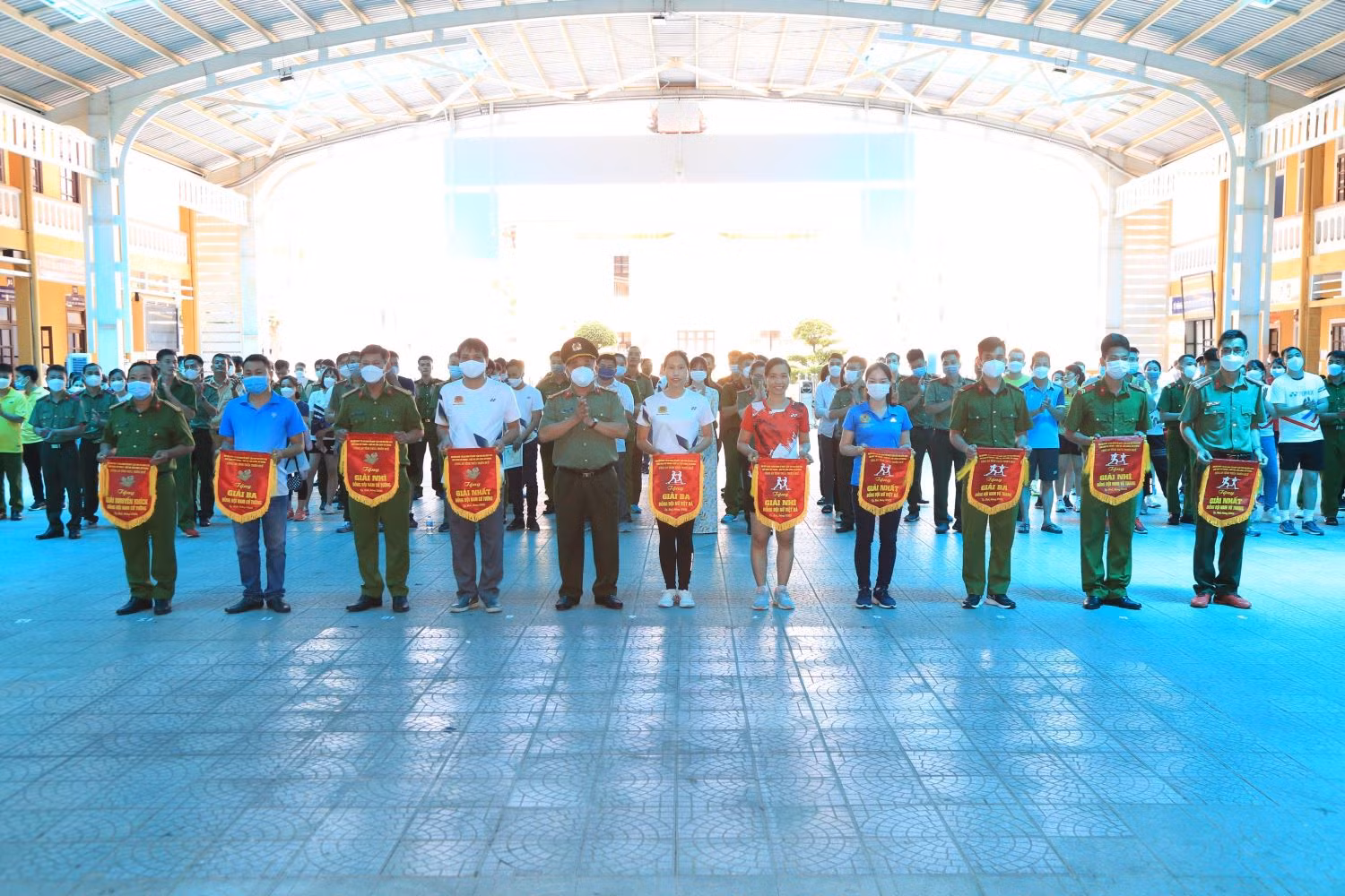 Hàng trăm CBCS Công an tỉnh Thừa Thiên-Huế tham gia giải chạy vũ trang - việt dã -0