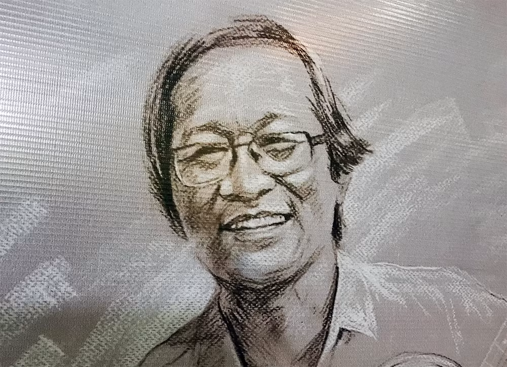 Nhà thơ Đoàn Vị Thượng: Soi vào từng con mắt lánh đen -0