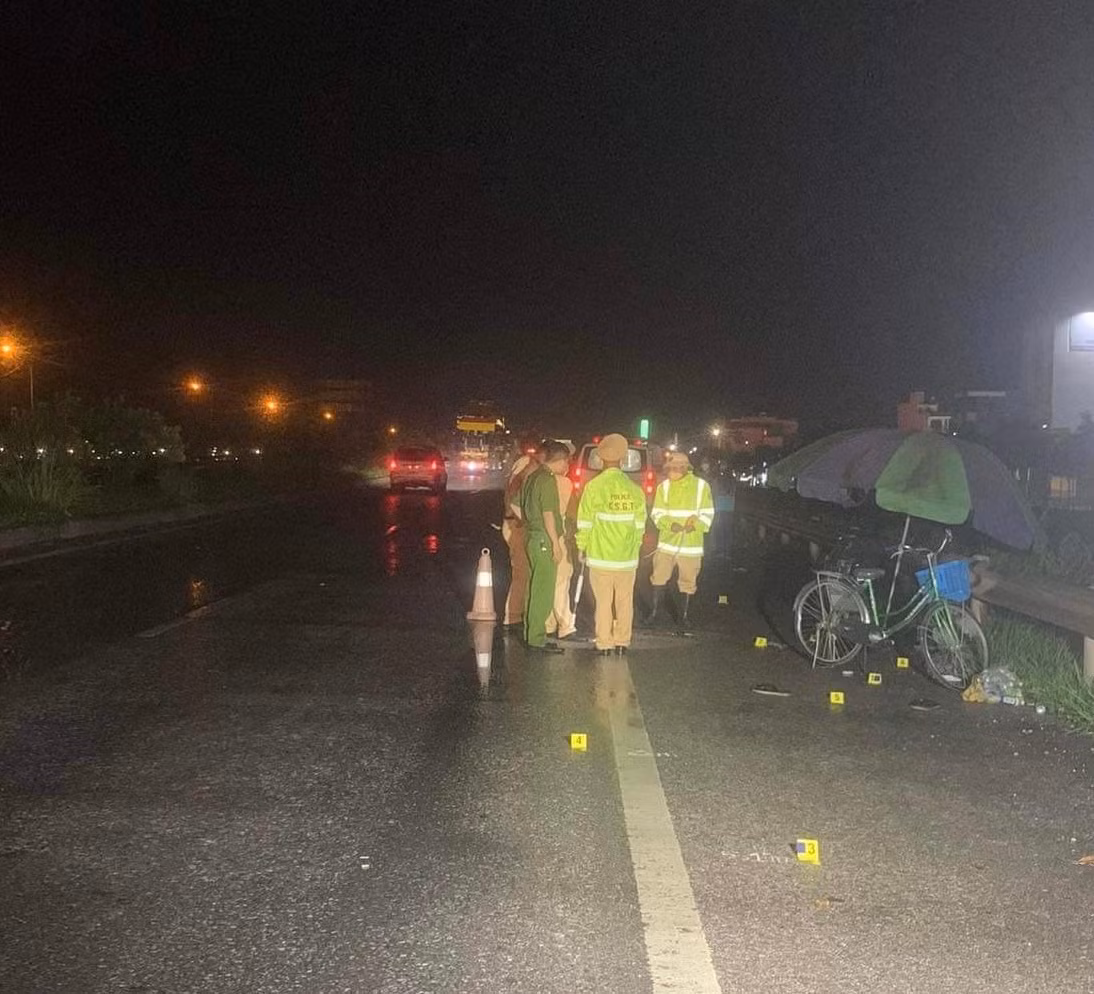 Tìm phương tiện liên quan đến vụ TNGT làm phụ nữ chết bên vệ đường -0