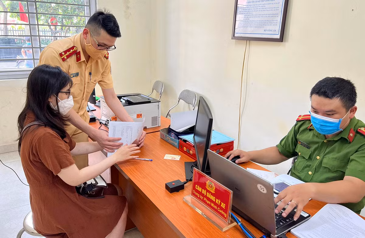 Hà Nội: Gần 2.000 ô tô được đăng ký mới ở cấp huyện -0