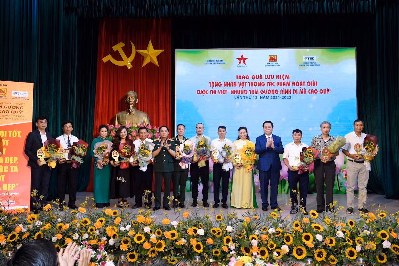 Cuộc thi đã phản ánh sinh động, trung thực những tấm gương tiêu biểu trong phong trào thi đua yêu nước -0