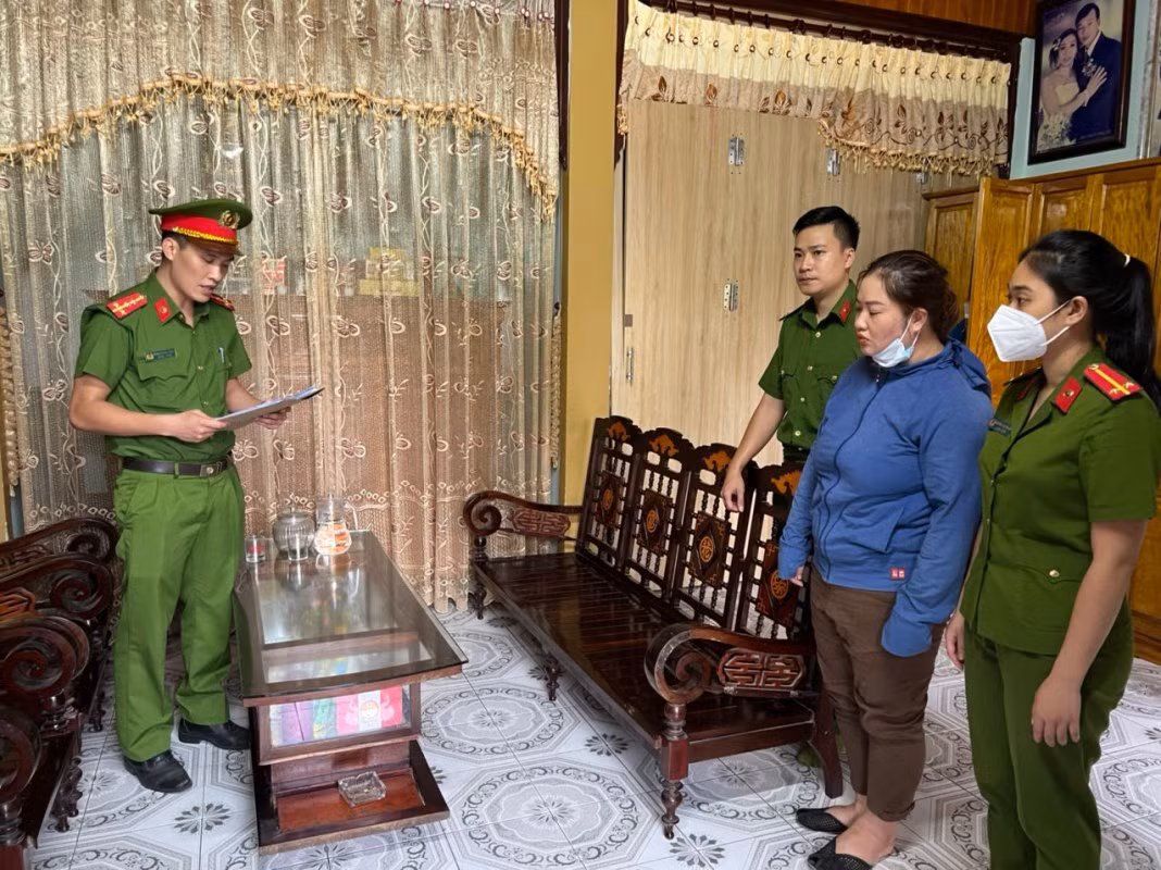 Dùng thủ đoạn “chạy việc” chiếm đoạt hơn 1,2 tỷ đồng -0