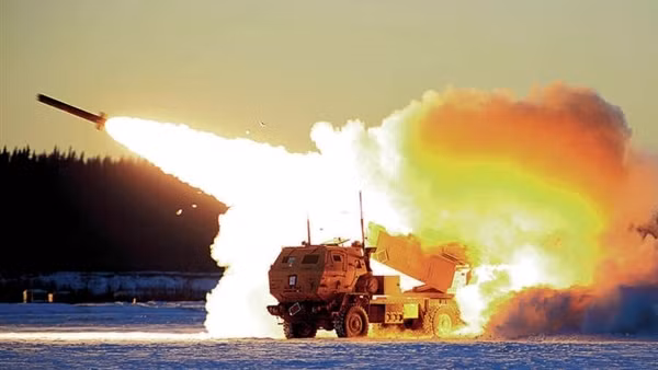 Máy bay Nga bắn phá lô xe tăng T-72 Đông Âu ở Kiev ảnh 3