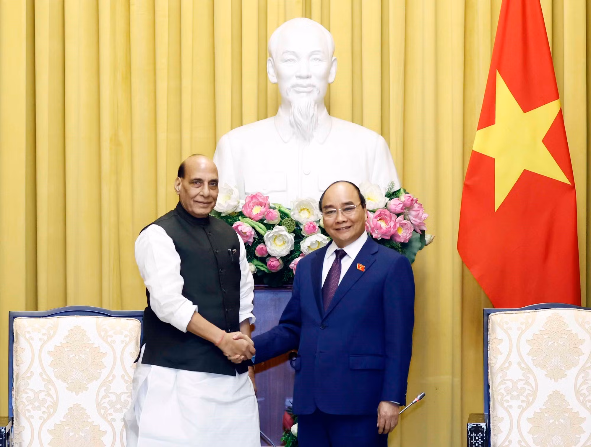 vna_potal_chu_tich_nuoc_nguyen_xuan_phuc_tiep_ngai_rajnath_singh_bo_truong_quoc_phong_nuoc_cong_hoa_an_do_6159795.jpg -0