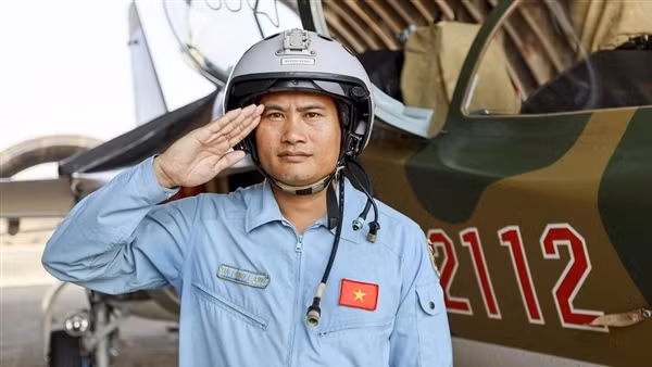 Chuyện nghề của thầy giáo “viết chữ lên trời”