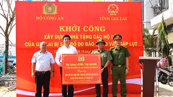 Ấm lòng những lá thư cảm ơn gửi từ người dân vùng lũ Gia Lai