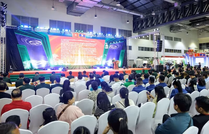 Hội chợ kết nối giao thương Việt Nam – Lào đã thành công rực rỡ -0