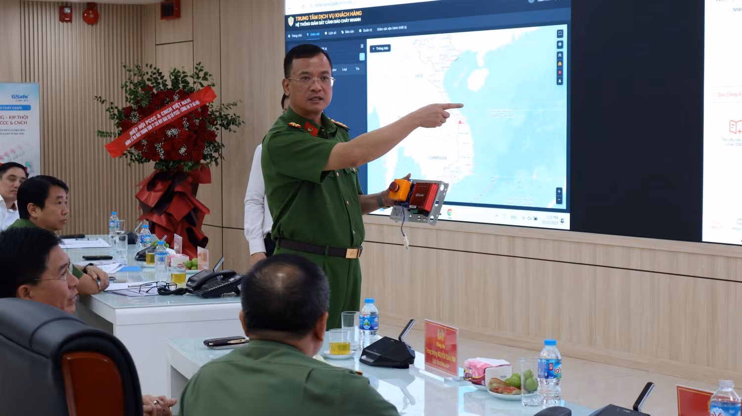 Dập tắt vụ cháy ở công ty từ thiết bị truyền tin báo cháy -0