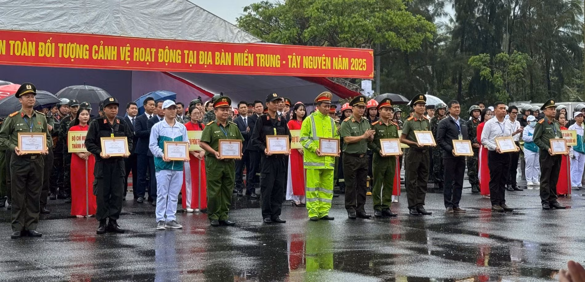 Diễn tập cảnh vệ khu vực miền Trung – Tây Nguyên năm 2025: Tăng cường hiệp đồng, siết chặt kỷ luật, chuẩn hóa nghiệp vụ -1