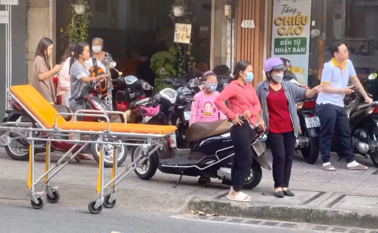 20 người thoát khỏi đám cháy thẩm mỹ viện cao 6 tầng ở trung tâm thành phố -3