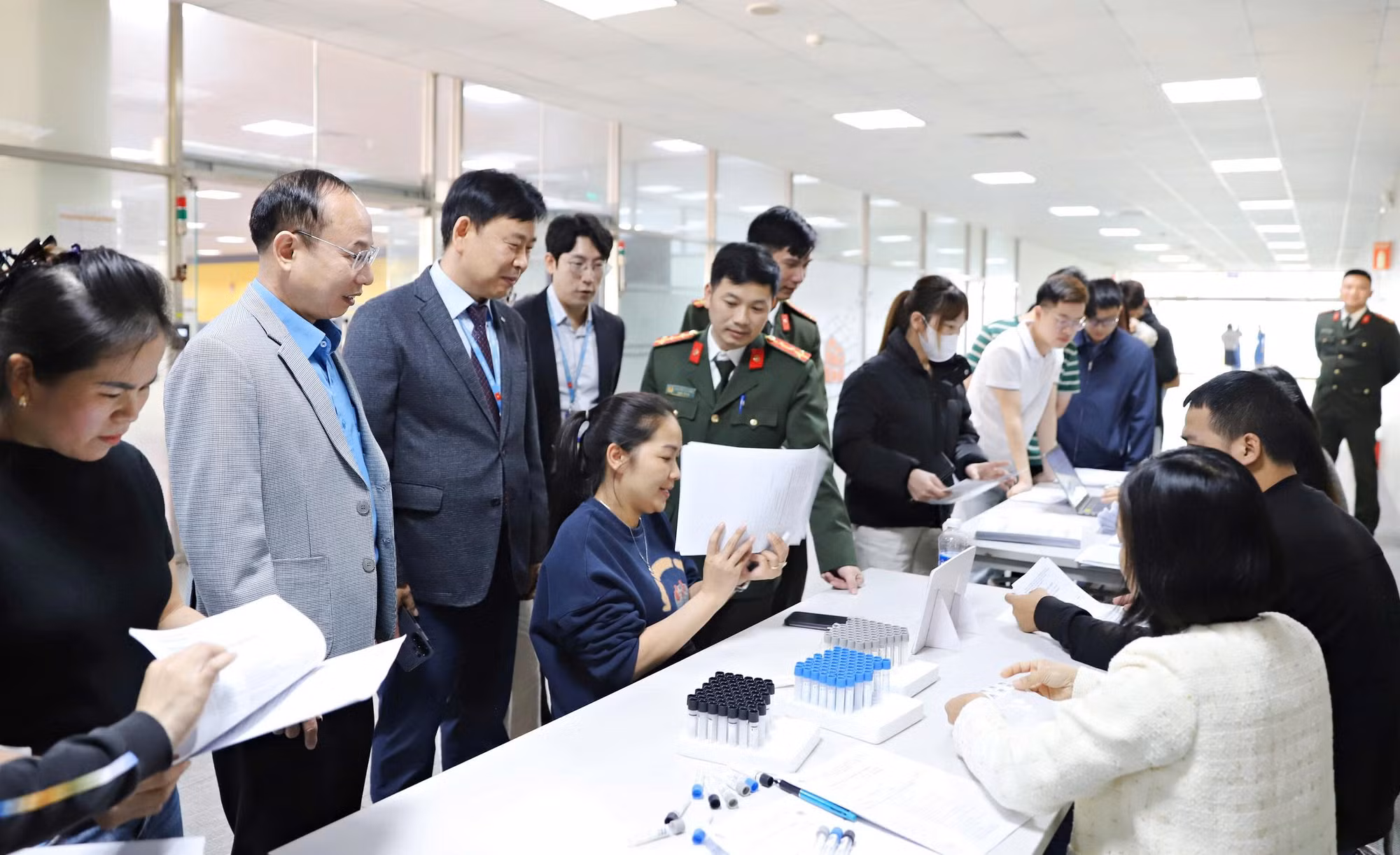 Khám bệnh miễn phí cho hơn 2.000 công nhân, lao động ở Bắc Ninh -3