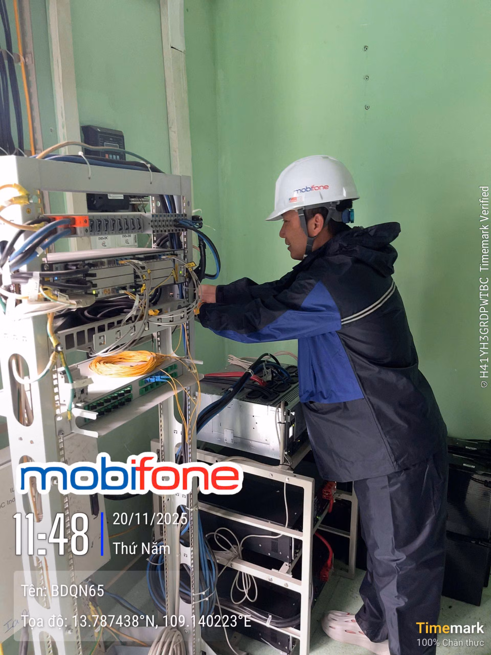 •	Chung tay cùng miền Trung vượt lũ: MobiFone tăng cường ứng cứu thông tin và hỗ trợ 30.000đ cho khách hàng -0
