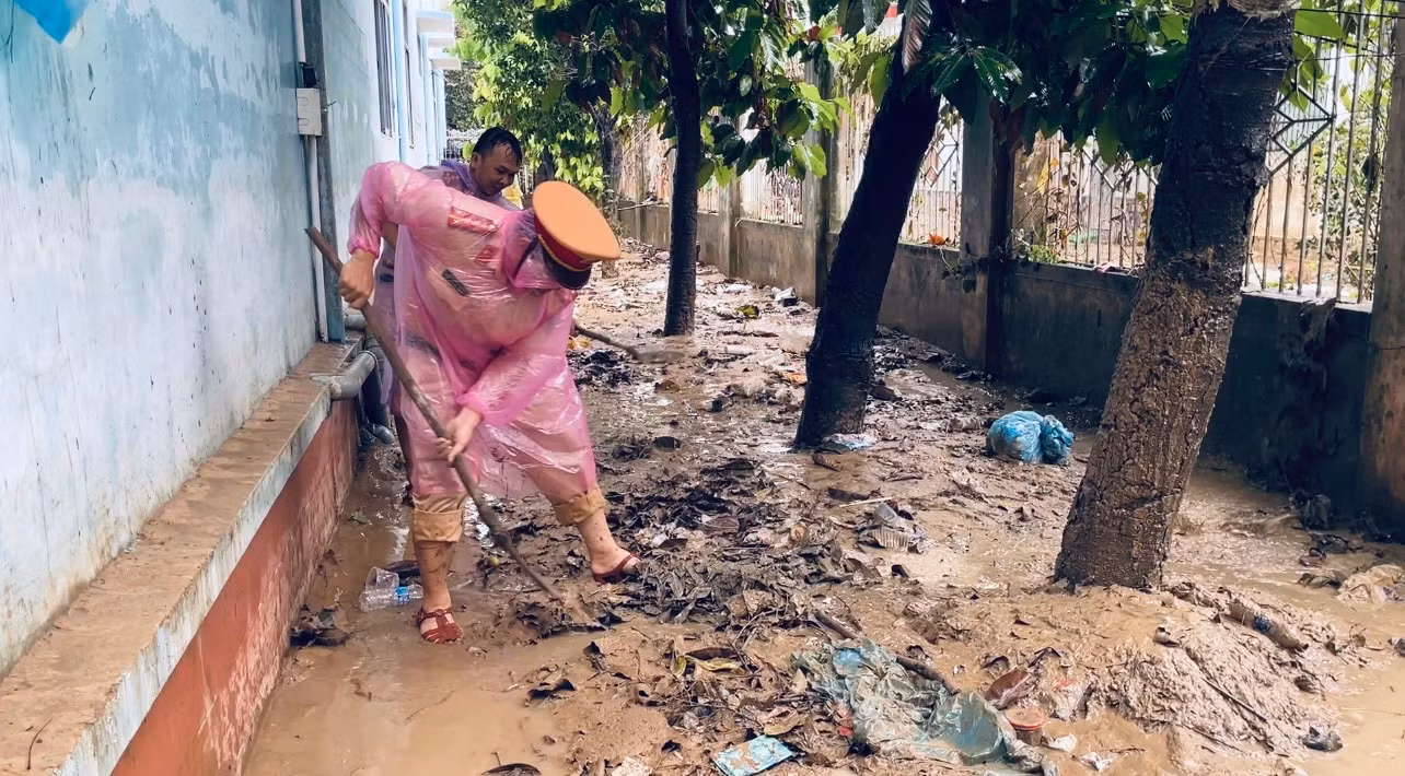 Tăng cường lực lượng hỗ trợ người&nbsp;dân khắc phục hậu quả do mưa lũ tại Gia Lai -1