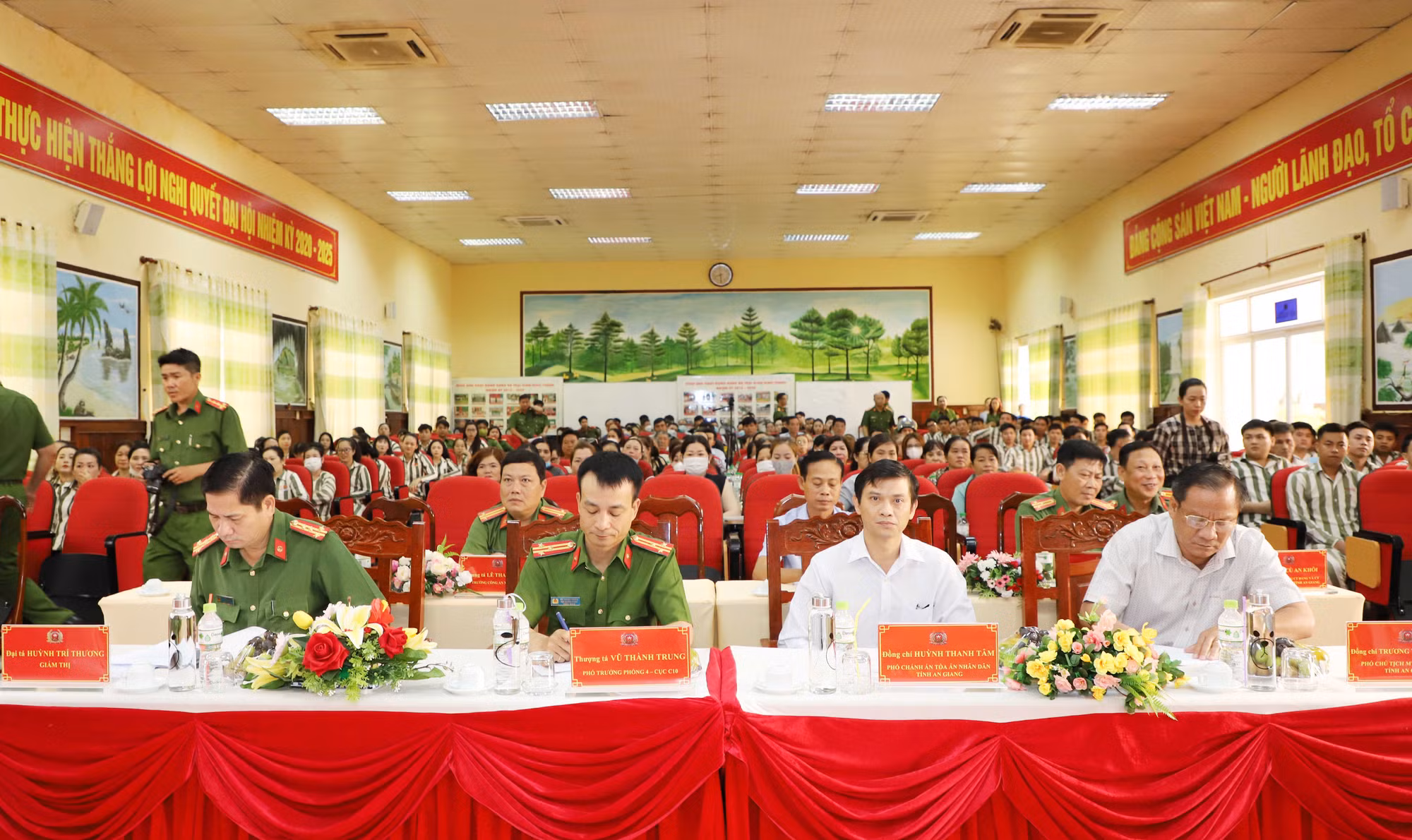 Ấm áp, nhân văn Hội nghị gia đình phạm nhân Trại giam Định Thành -0