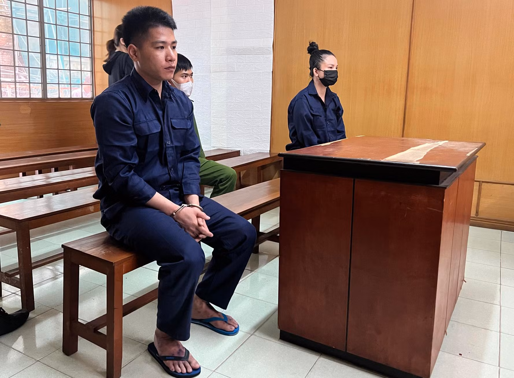 Tử hình đối tượng nhờ shipper giao&nbsp;“bình rượu cần” đặc biệt -0