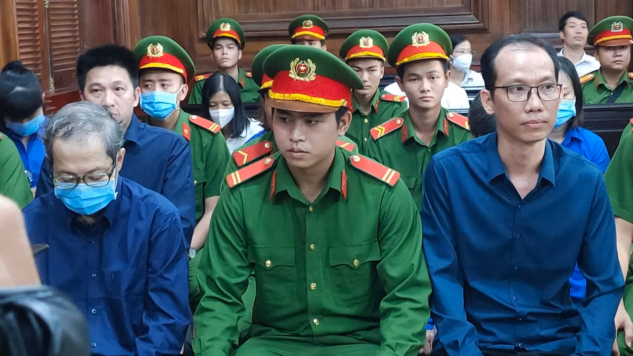 Tham ô hơn 100 tỷ đồng, cựu Giám đốc Bệnh viện Thủ Đức bị tuyên phạt 21 năm tù -1