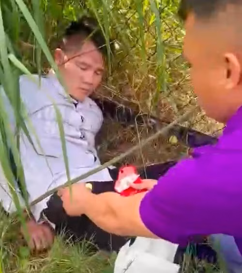 “Bỗng dưng” phát hiện, truy đuổi bắt giữ được kẻ trộm vàng -0