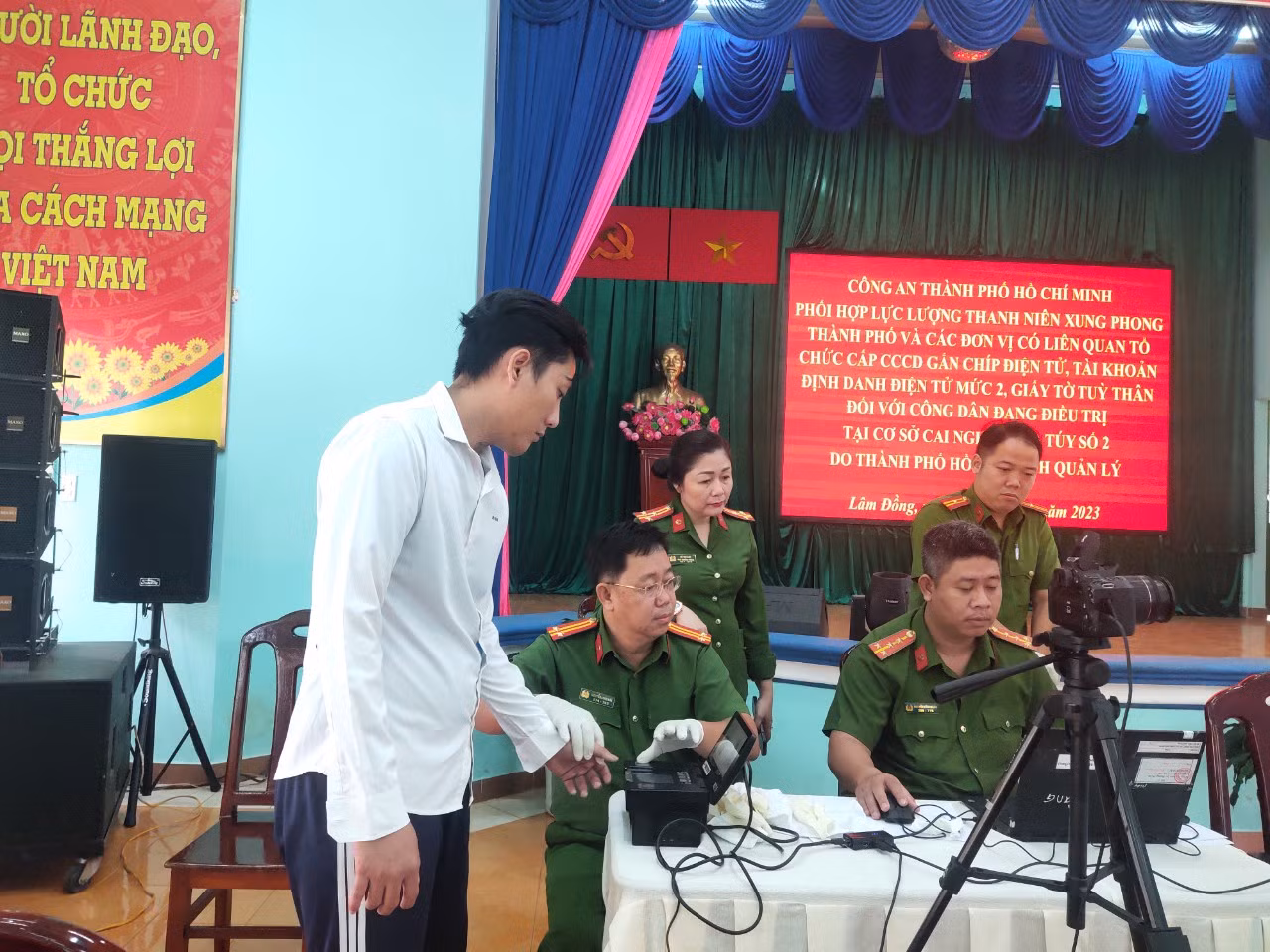 Cấp CCCD, tài khoản định danh điện tử mức 2 đối với 342 trường hợp nhân khẩu đặc biệt -0