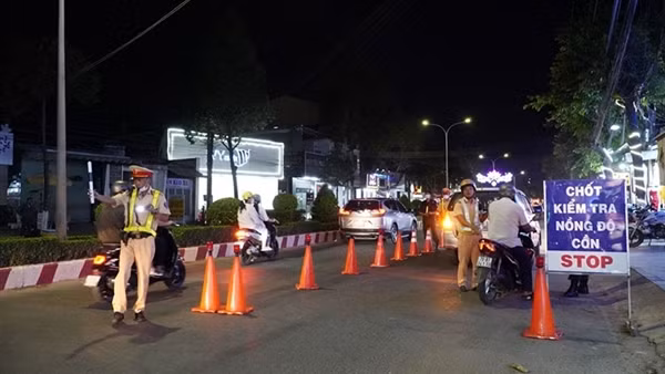 Công an cơ sở tăng cường kiểm tra, ngăn ngừa TNGT