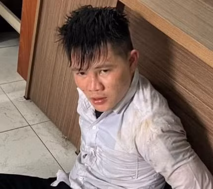 “Bỗng dưng” phát hiện, truy đuổi bắt giữ được kẻ trộm vàng -0